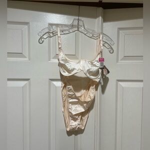 Rare New Vintage Olga Teddy Lingerie Bodysuit, Glossy Cream Size 38C Sexy